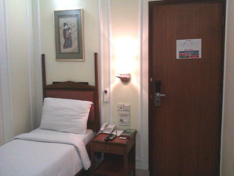 Hiltop Hotel Bombay Exterior foto