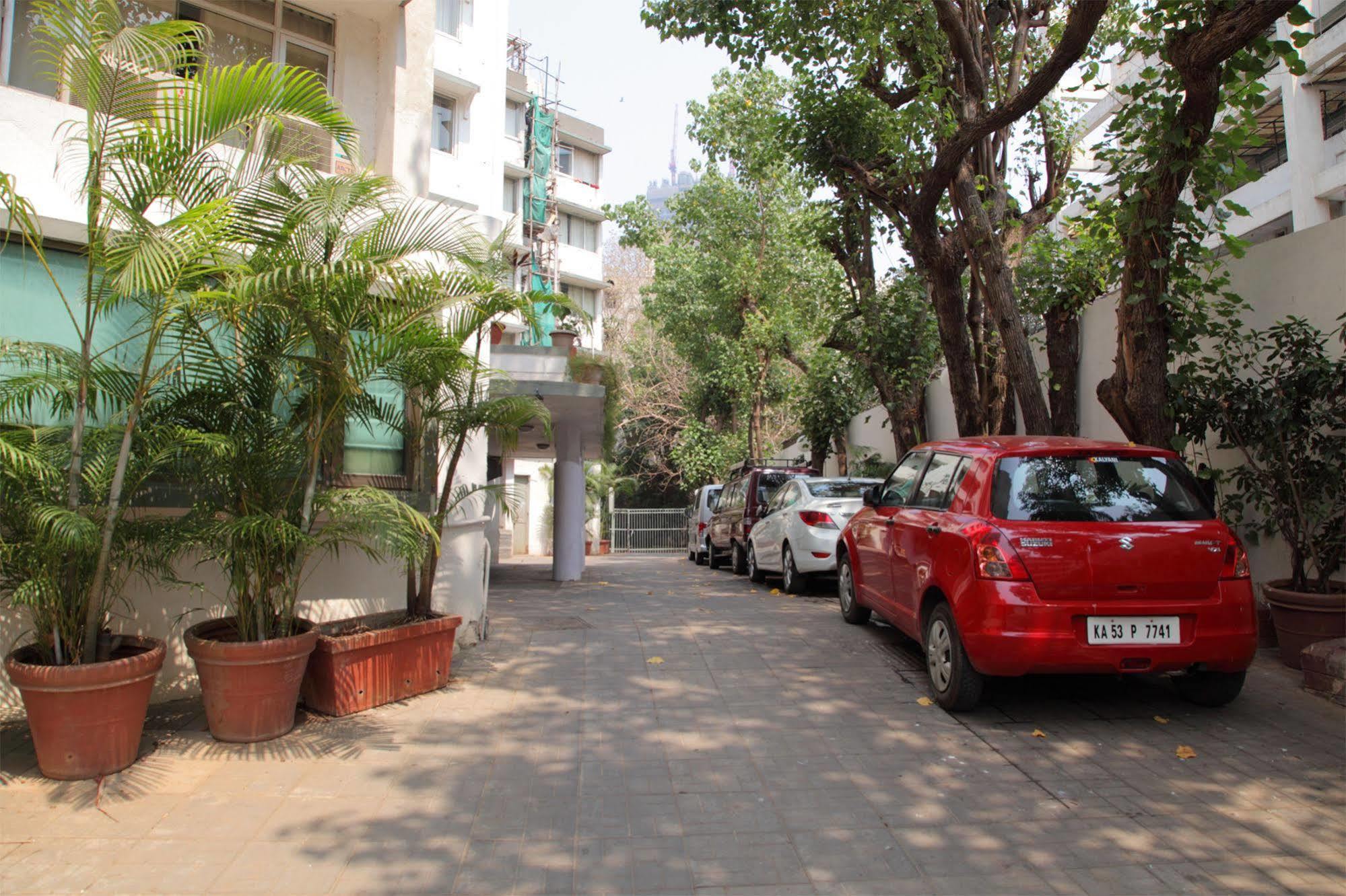 Hiltop Hotel Bombay Exterior foto