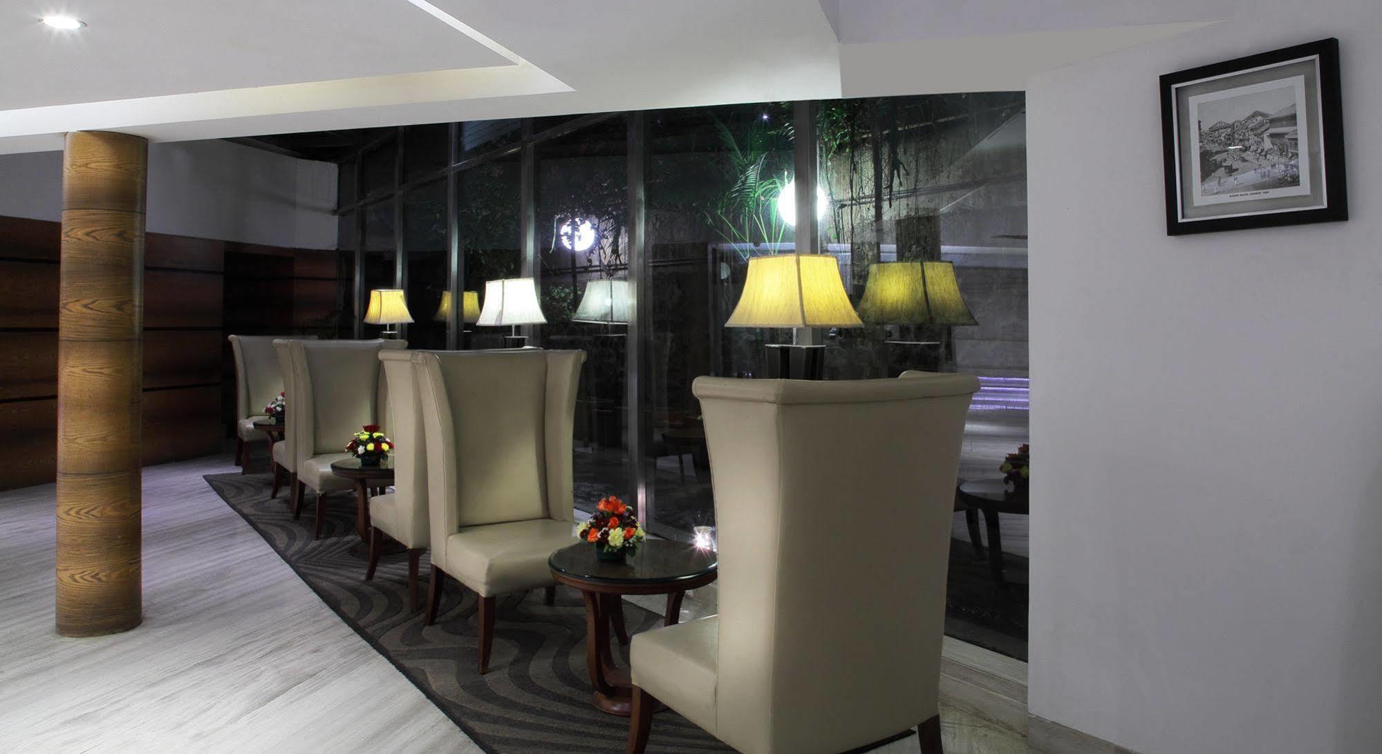 Hiltop Hotel Bombay Exterior foto